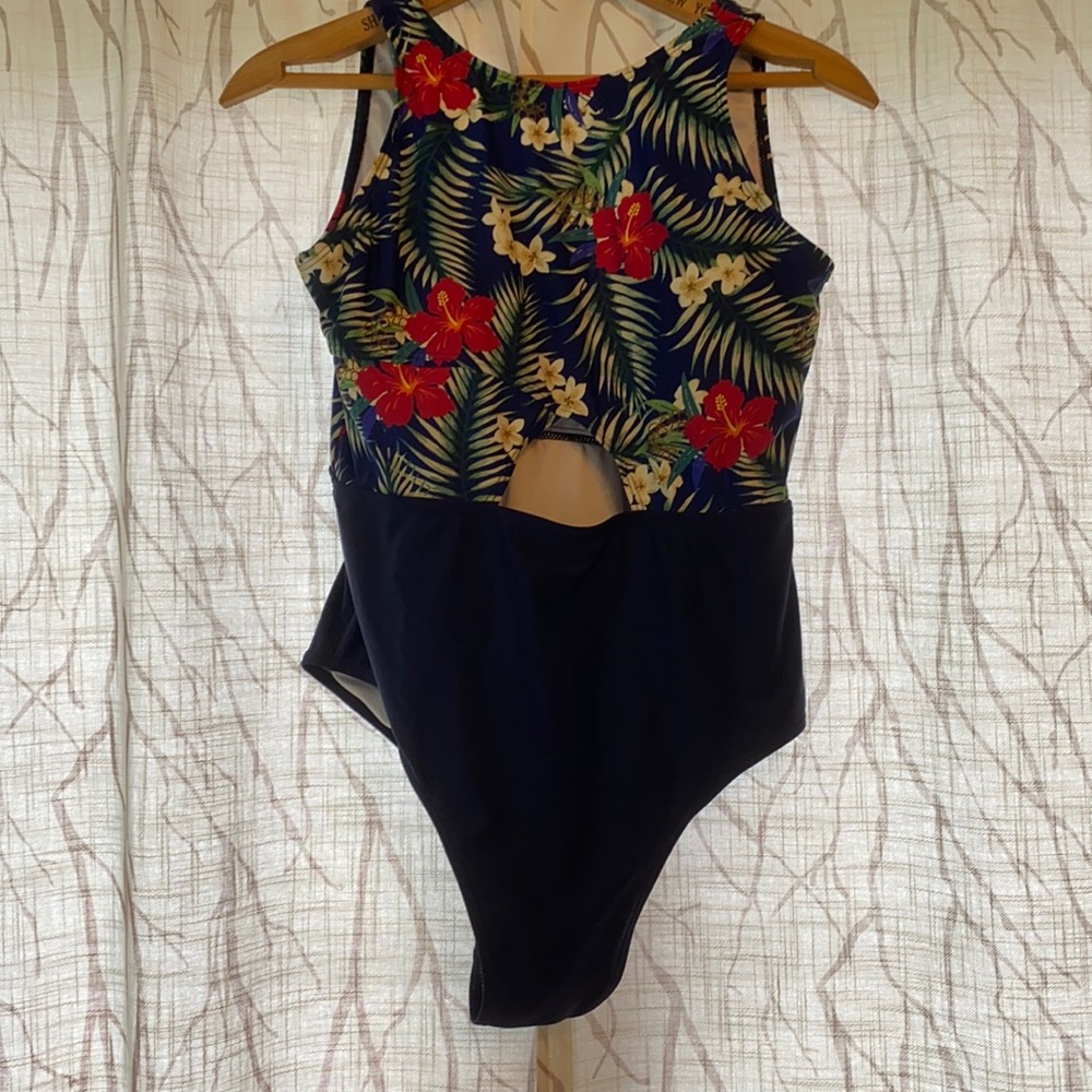 Like new 1 piece bathing suit